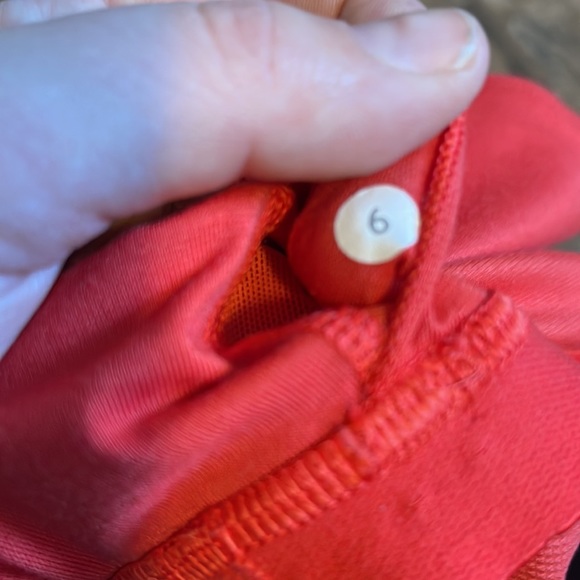 Sz 6 old school lulu top - Picture 4 of 4